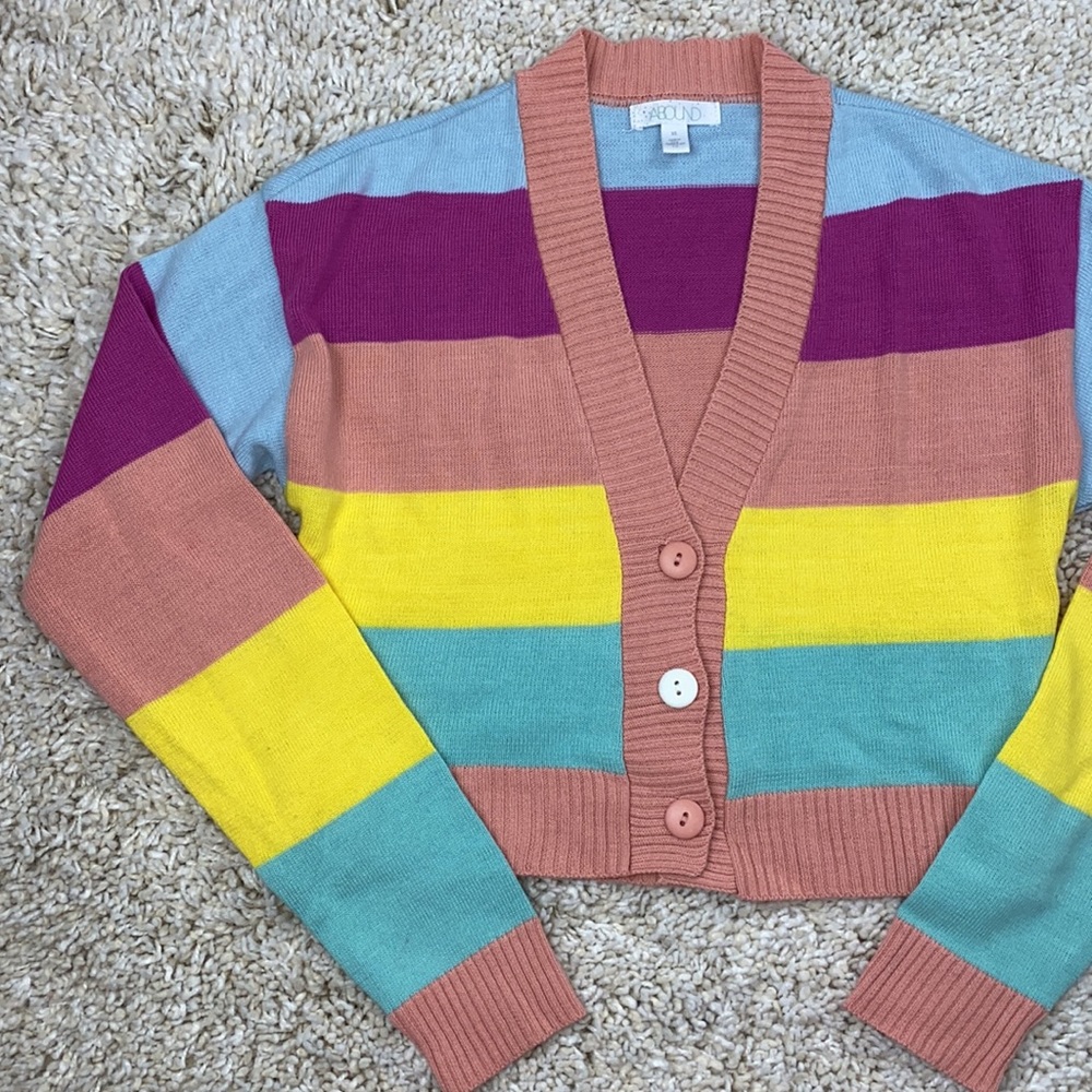 Abound Crop V-Neck Button Down Lightweight Sweate… - image 3